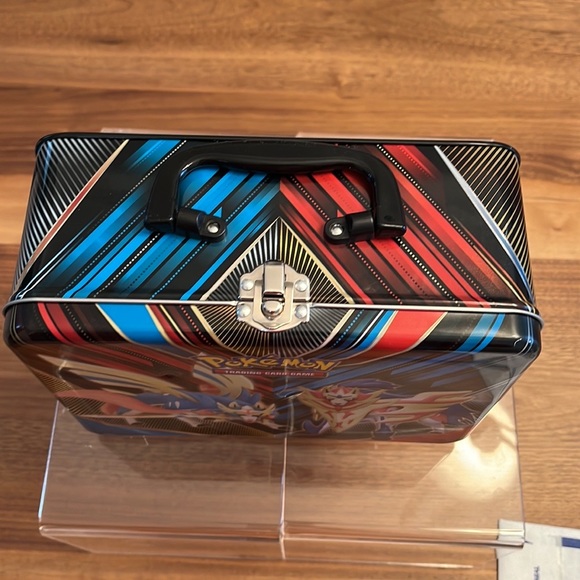 Pokémon TCG: Collectors Chest Tin Trading Card - Picture 12 of 13